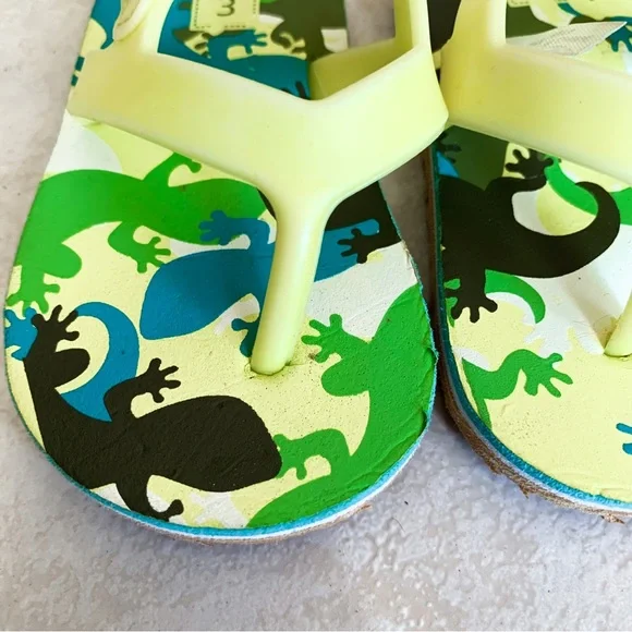 Carters • Flip Flops - Picture 2 of 4